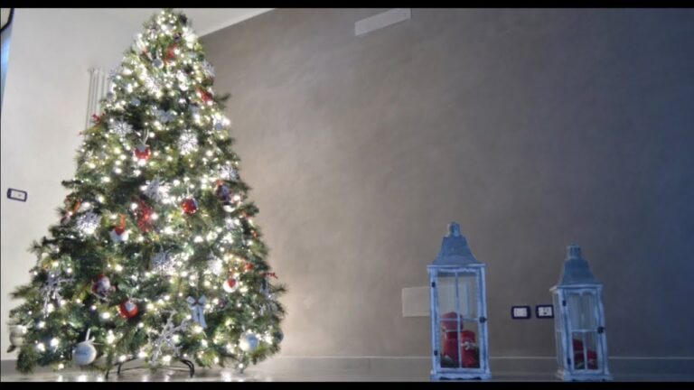 Guarda il Video dell'Albero di Natale Automatico: Una Decorazione Festiva Ottimizzata